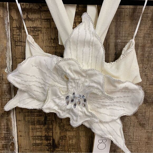 PatBO Flower Applique Halter Top Ivory White Floral 3D blouse crop Revolve NWT 6 - Picture 10 of 16